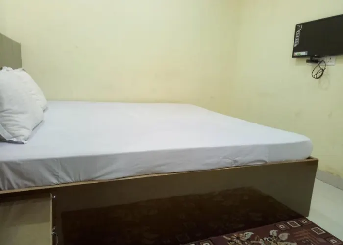 Goroomgo Swastik Guest House Varanasi