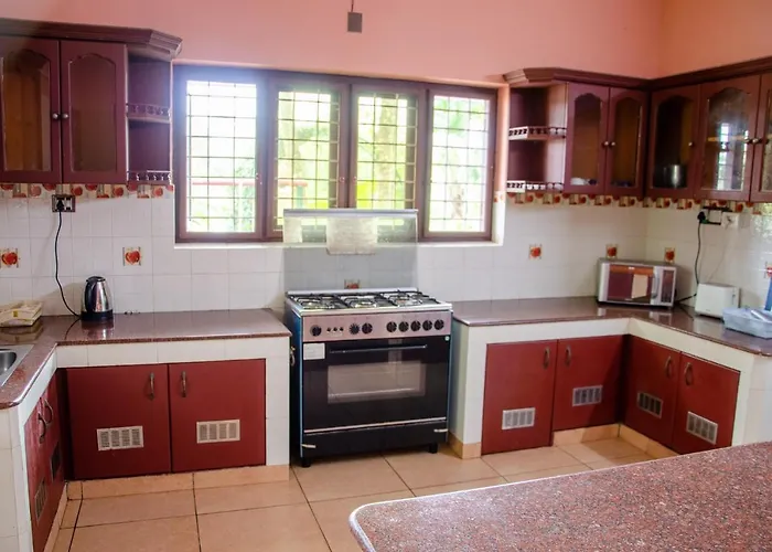Muralee'S Riverside Villa In Kochi