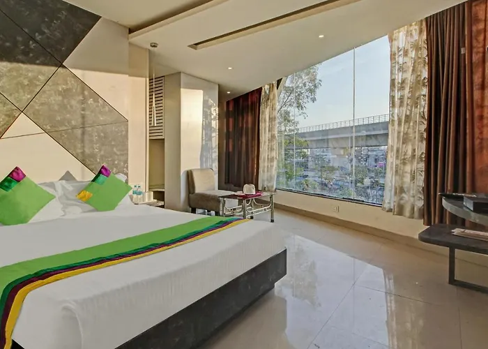 Treebo Glassotel Near Ruby Hospital Kolkata