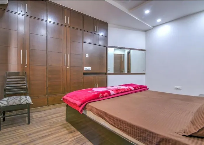 Hostmystay-3Bhk Nehru Place! Park