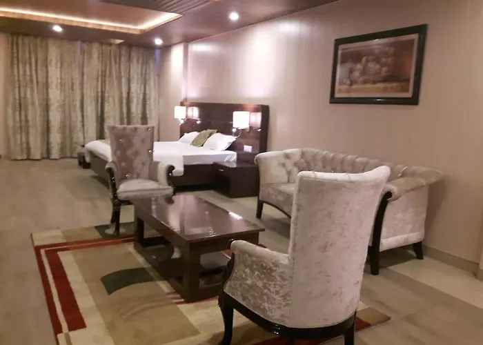 Maple Leaf Hotel