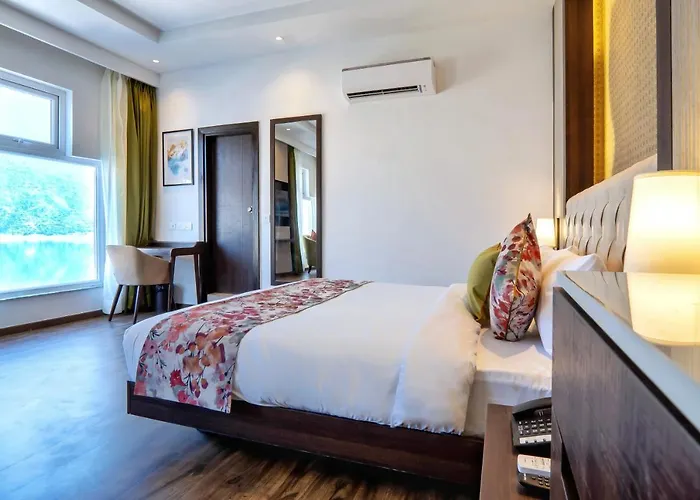 Hotel Le Roi Lake View Koti