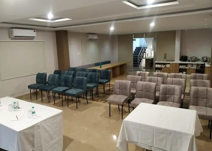 Hotel Mumbai House,Lig Square