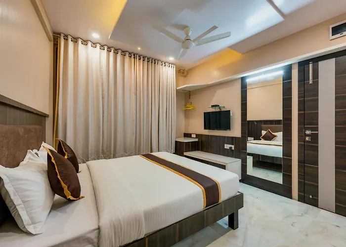 Hotel Aatithya Satkar Near Mahalaxmi Temple
