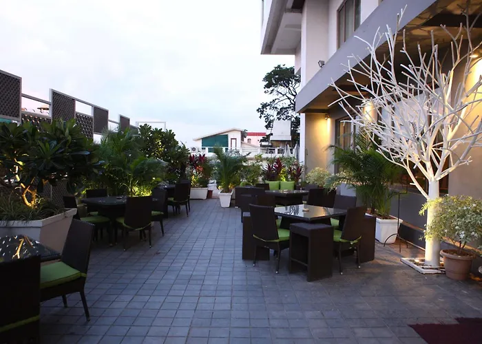 Radisson Blu Plaza Hotel Hyderabad Banjara Hills