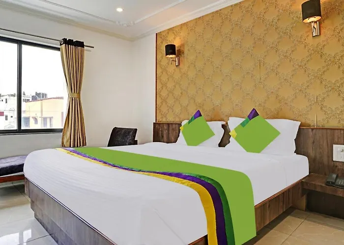 Hotel Varsha Palace
