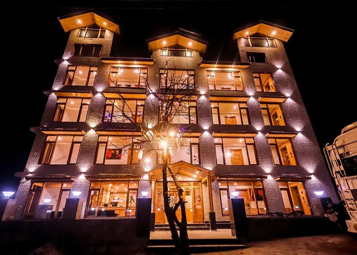 Hotel Old Smugglers With Balcony Mountain View Ac Hot And Cold Near To Hadimba Temple