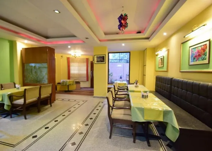Goroomgo Marc Shimla Near Mall Road - Luxury Room - Excellent Service - Ample Parking - Best Hotel In Shimla
