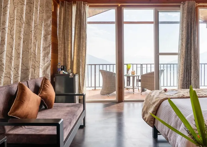 Le Roi Floating Huts & Eco Rooms Tehri