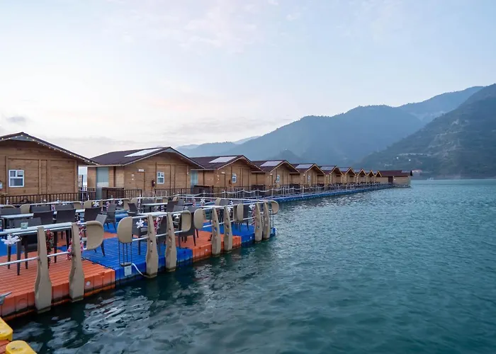 Le Roi Floating Huts & Eco Rooms Tehri