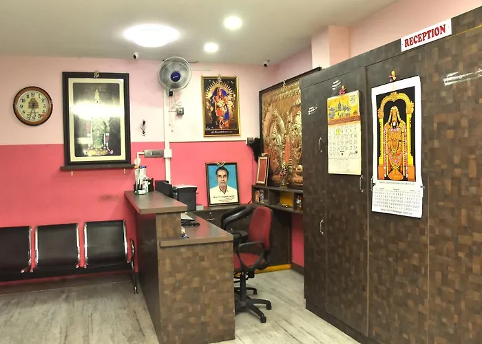Temple Stay - Uma Residency And Guest House