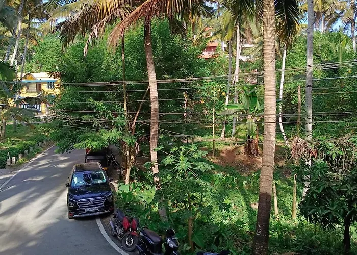 Abhi'S Cafe Avaduthura Kovalam