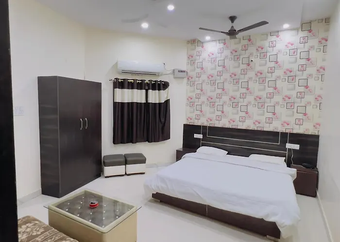 Hotel Alok Residency