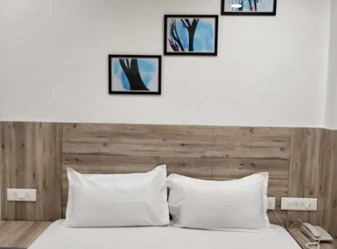 Hotel Jay Palace Inn