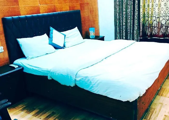Hotel Holiday Dalhousie - Near Ghandhi Chowk Mall Road