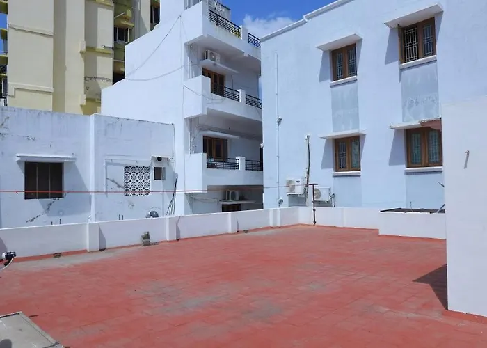 Heritage Room With 1 Bed/1 Bath In A Residential Neighborhood.