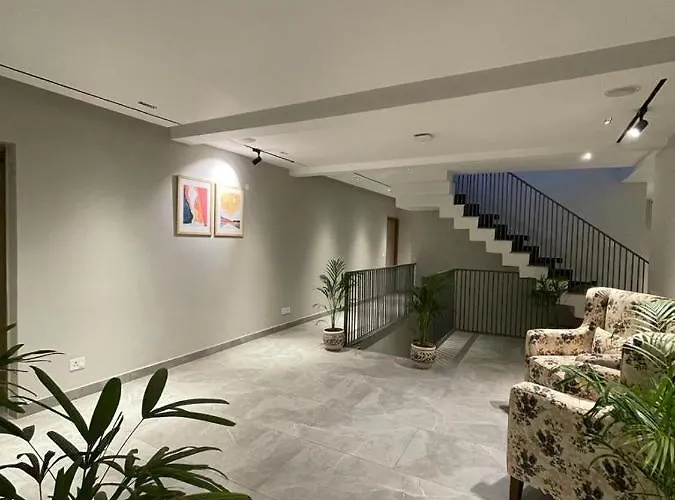 Hotel West Inn Premium
