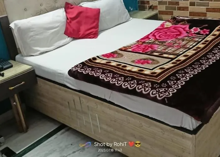 Hotel New Apple Rose Chandigarh Near Railway Station Dariya Uco Bank Ke Pass