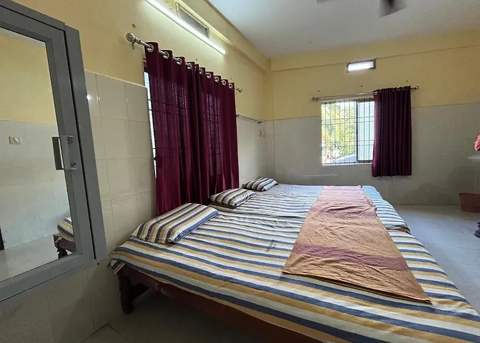 Chinmayi Tourist Home - Opposite To Temple Only 50 M