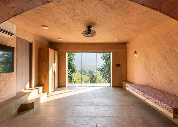 Saffronstays Zokaa - 3Br European-Style Villa With Pool, Den & Open-Sky Shower Near Imagicaa & Pali