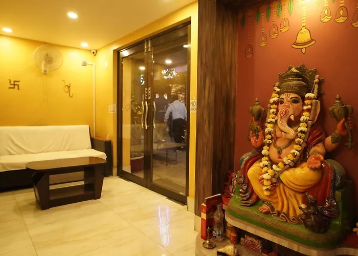 Hotel Shantinivas ! 2 Min From Tarapith Temple !