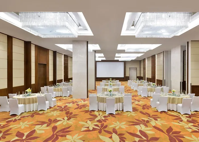 Kochi Marriott Hotel, Lulu International Shopping Mall
