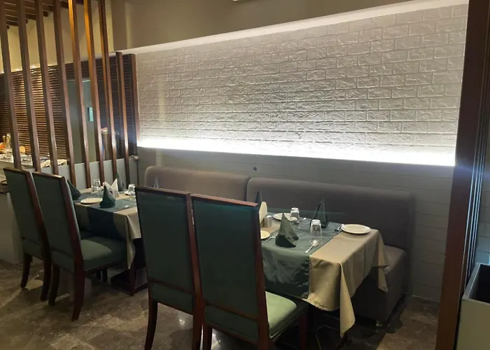 Green Hotel & Restaurant