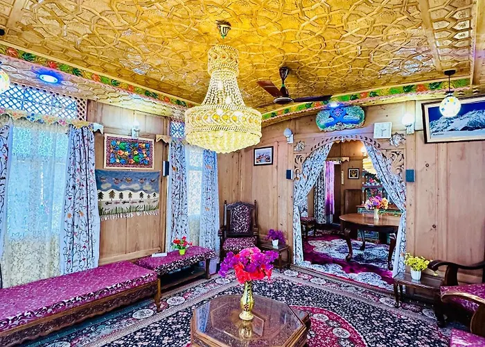 Houseboat New World