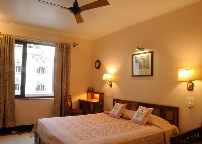 Hotel Arya Niwas