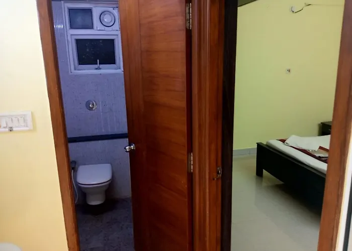 The Posh Residency, Ecr