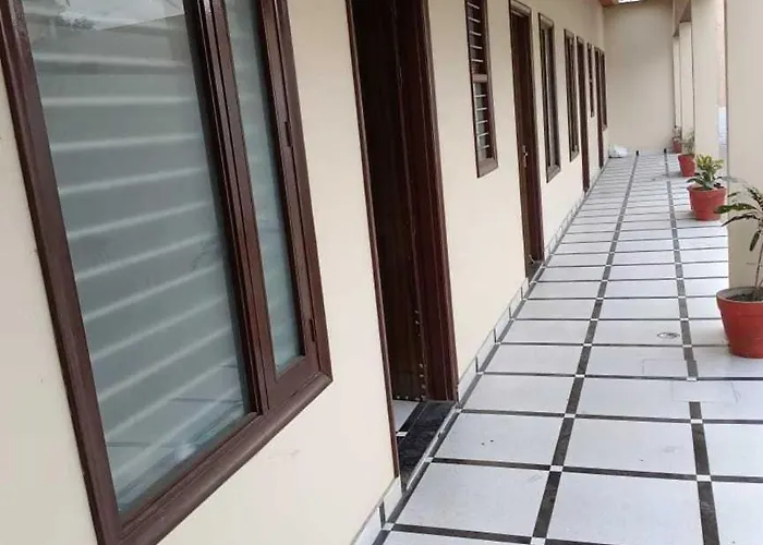 Hotel Panipat Town House