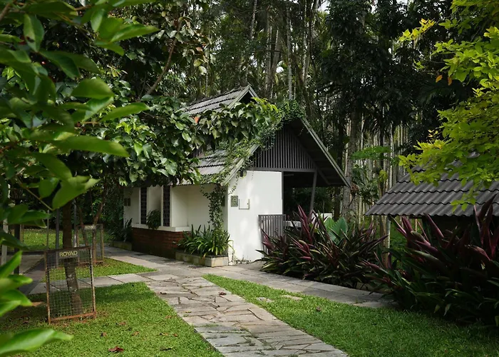Royad Calicut Farm House - Premium Resort With Pool Inside A Farm