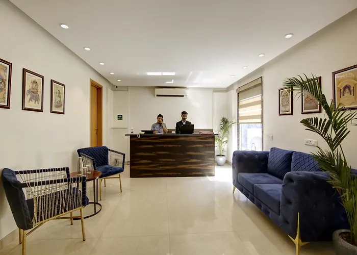 Saltstayz Select - Galleria Market & Golf Course Road