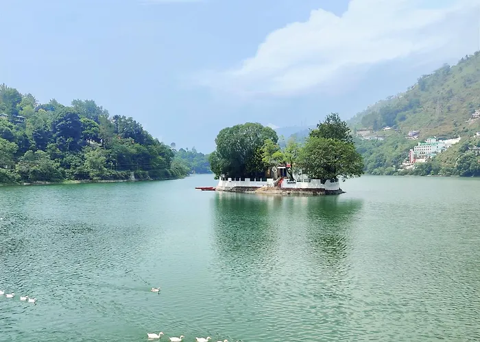 The Rosefinch Sarovar Portico