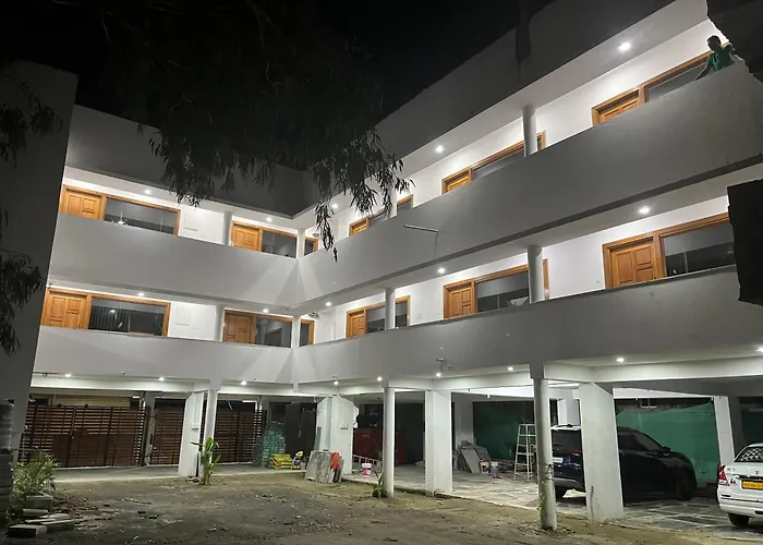 Anand Beach Guesthouse By Moonrocks