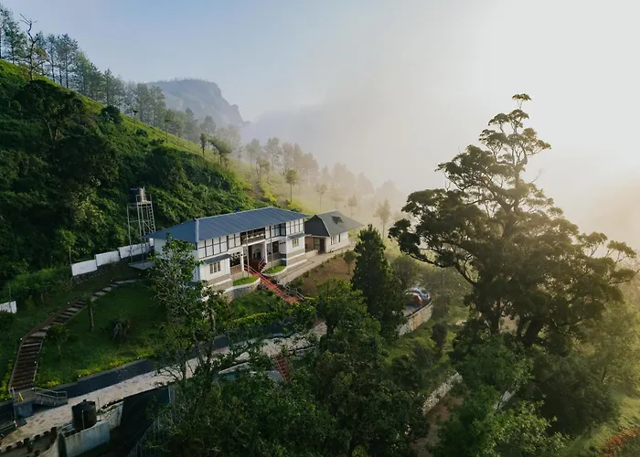 Misty Courtyard Resort Chinnakanal
