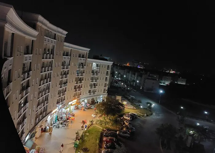 Blue Mans Rooms - Near Prem Mandir & Iskcon