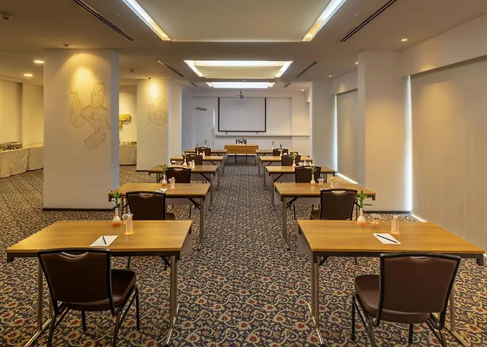 Hotel Kohinoor Elite Near Bkc