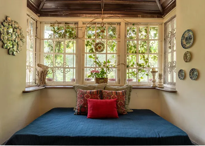 Mystic Abode, An Old Colonial House With A Garden By Roamhome Nainital