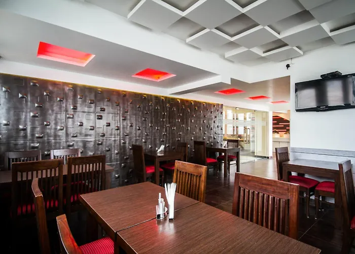 Hotel Grand Godwin Near New Delhi Railway Station- Free Airport Pick-Up