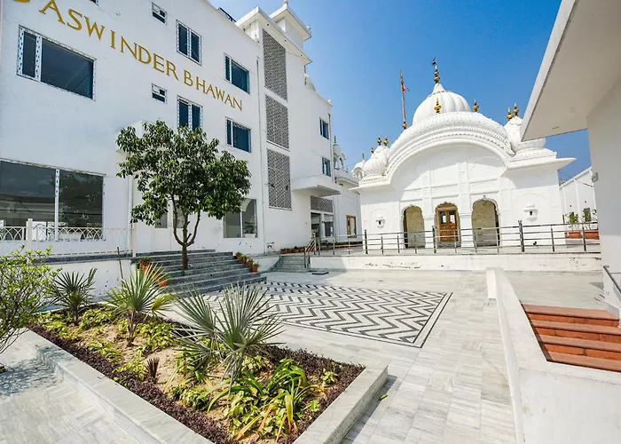 Jaswinder Bhawan - By The Ganges