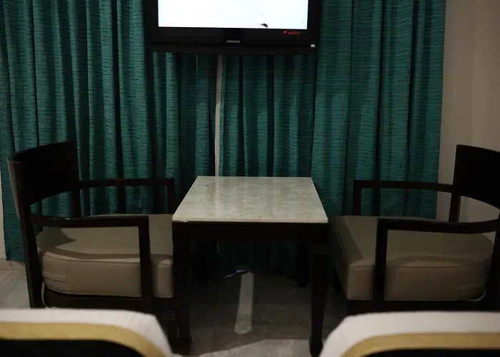 Hotel Saratharajans