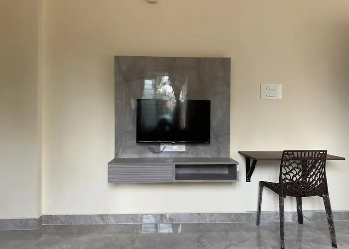 Cozy Room 1Bhk With Lift 503