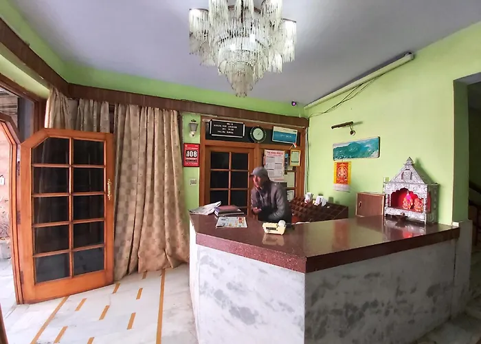 Goroomgo Hotel Radha Continental Nainital - 100 Meters From Mall Road
