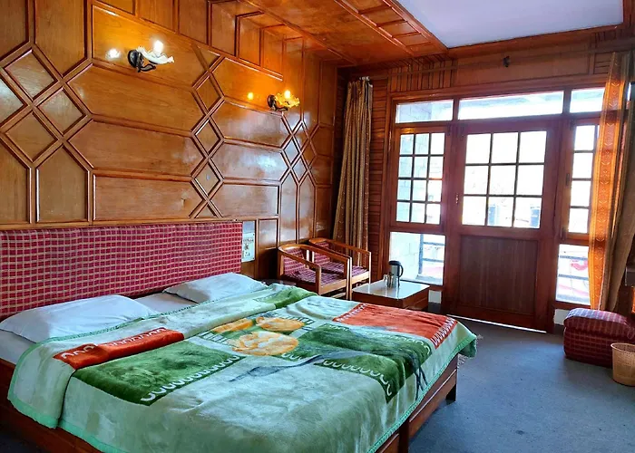 Goroomgo Hotel Radha Continental Nainital - 100 Meters From Mall Road