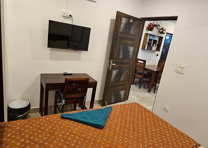 Gautam Nagar Homestay South Delhi