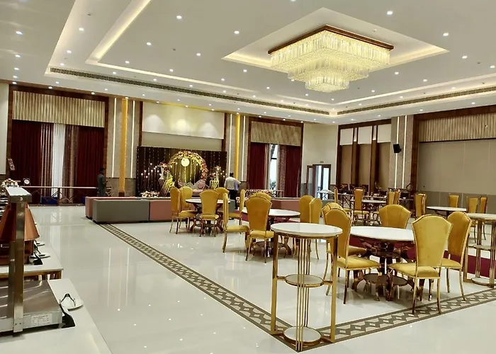 Pushpak Hotel & Convention