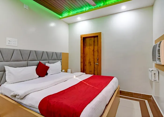 Goroomgo Hotel Ashray Near Golden Beach Puri - A Luxury Room With Fully Renovated Room - Lift And Parking Facilities - Best Hotel In Puri