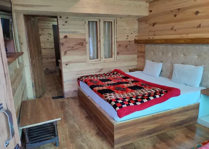 Goroomgo Vinayak Mall Road Lake View Nainital - Luxury Room - Best Hotel In Nainital