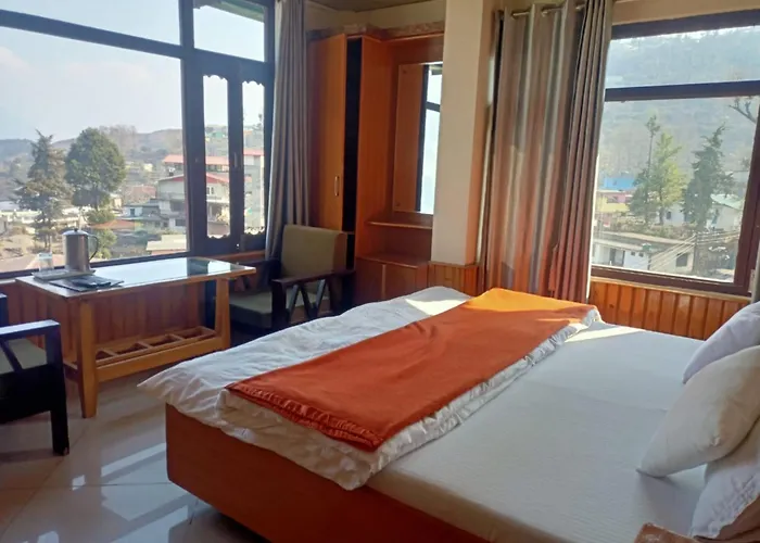 Goroomgo Bala Paradise Munsyari - Himalayan View Room